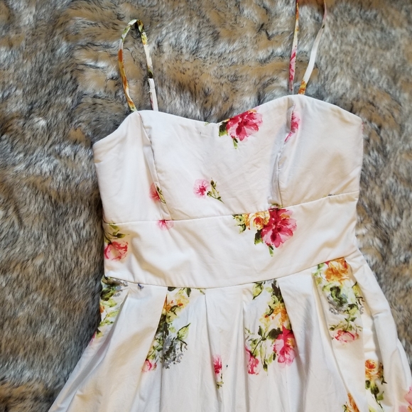 SALE! HP🌈 Rue21 White Floral Dress - Picture 7 of 7